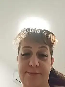 AvaDivaMilf from StripChat is Freechat