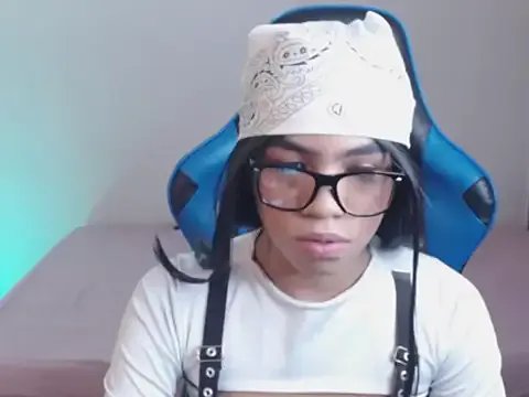 Try girls webcam shows. Sweet cute Free Performers.