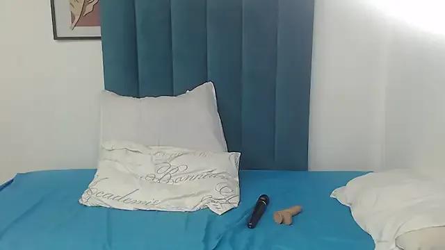 Bella_2025 from StripChat
