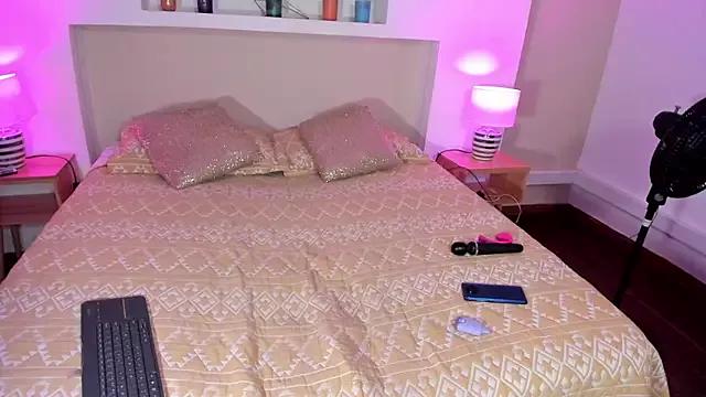 Bella__Lane from StripChat is Freechat