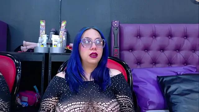 BellaBarness from StripChat