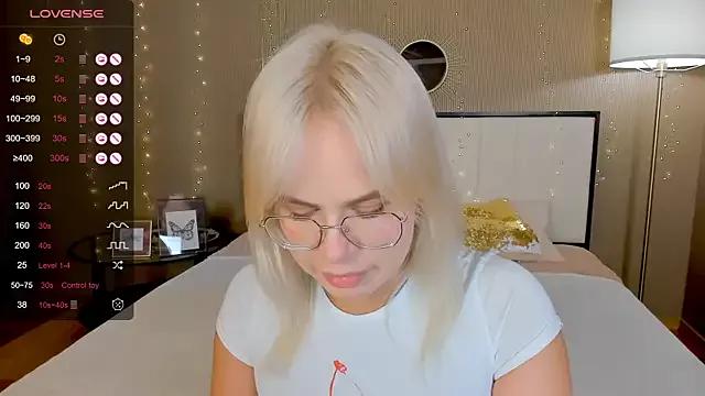 bellatip from StripChat