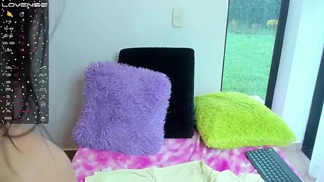 Bessie32 from StripChat