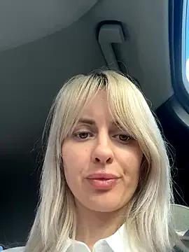 blondegirlx from StripChat is Freechat