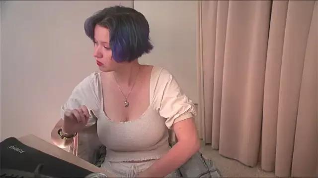 bluebeell from StripChat is Freechat