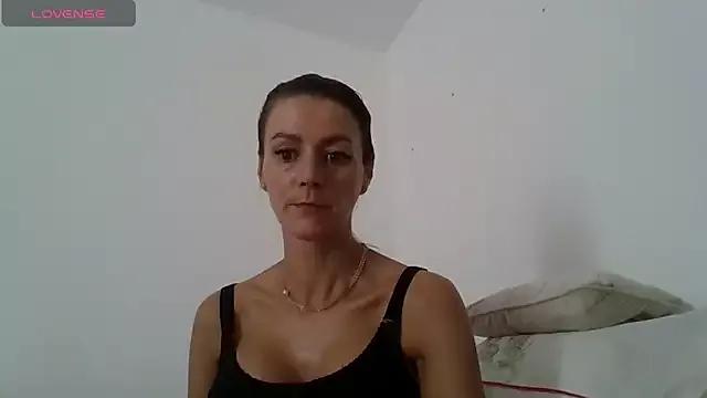 BritneyDivine from StripChat is Freechat