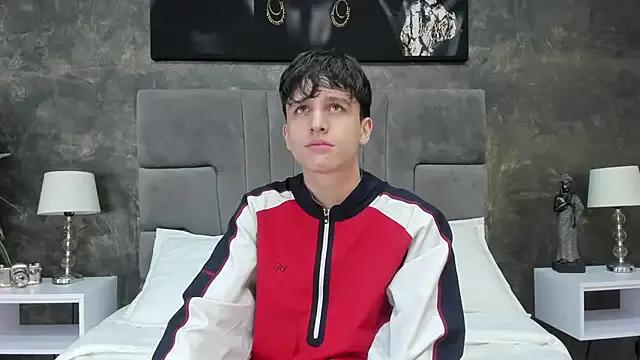 bruce_hans from StripChat is Freechat