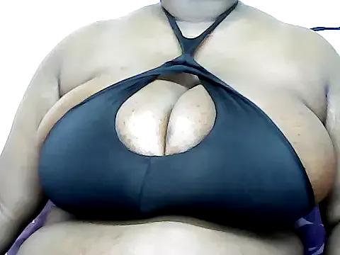 bustydivaxx21 from StripChat is Freechat