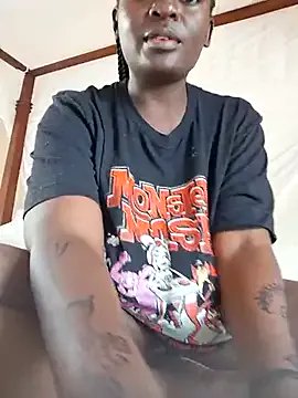 Freechat bustytemptress1 on StripChat