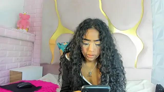 camilaqueenh from StripChat is Freechat