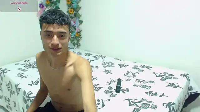 camiYwY from StripChat is Freechat