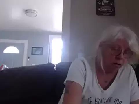 canadiancougar1965 from StripChat