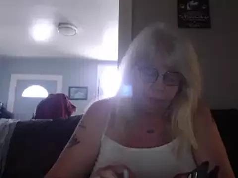 canadiancougar1965 from StripChat