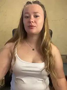 CaramelleGirl from StripChat is Freechat