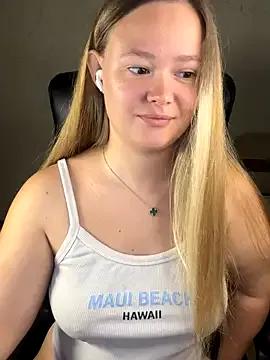 CaramelleSugar_ from StripChat is Freechat