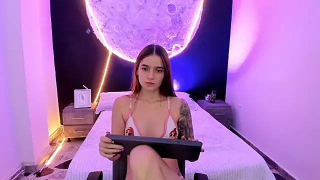 CarlySommers from StripChat is Freechat