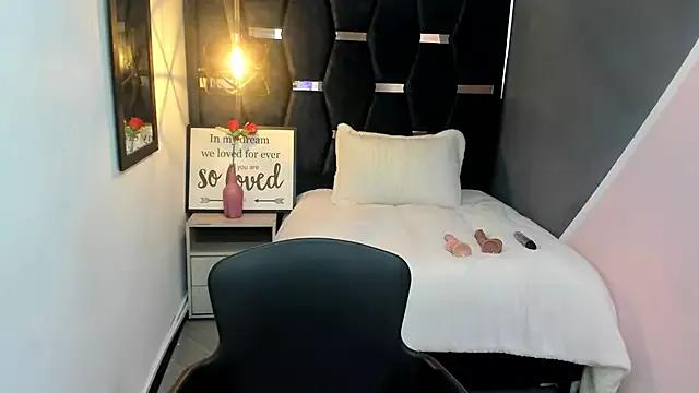 Caro_greyxxx from StripChat is Freechat