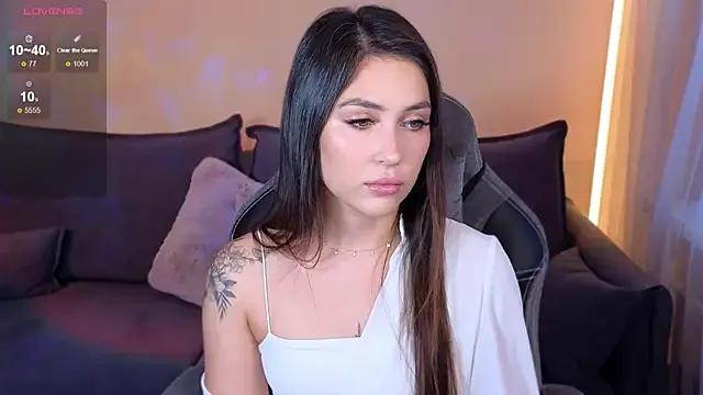 CarolineGuthrie from StripChat is Freechat