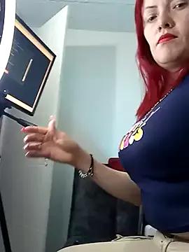 carolinhe_ from StripChat is Freechat