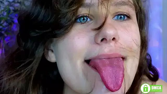 Charlotte_wow from StripChat is Freechat
