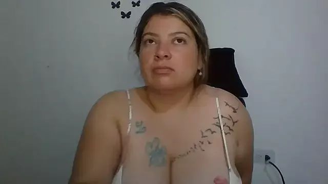 Charming__hot from StripChat is Freechat