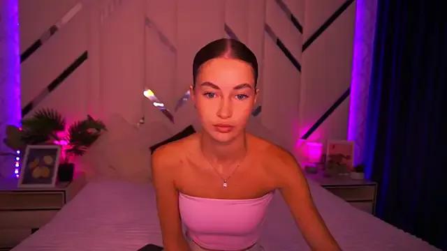 CherryyLulu from StripChat is Freechat