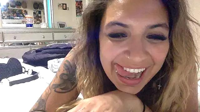 Chicagobabe from StripChat is Freechat
