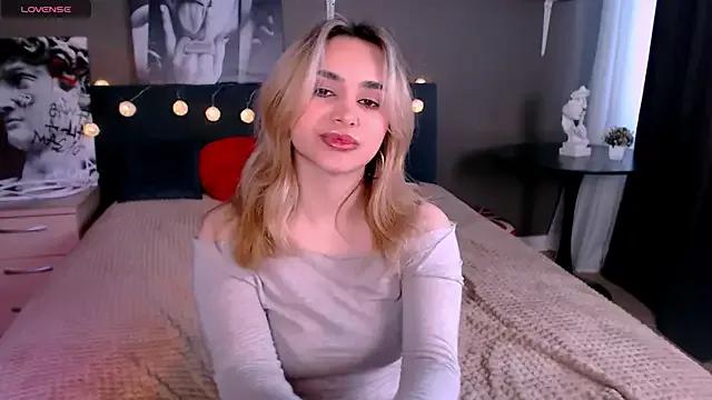 Chloe_Ravens from StripChat is Freechat