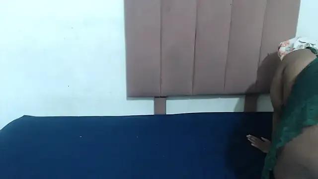 Chubby_Queenx255 from StripChat is Freechat