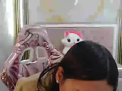 clara_evanss_s from StripChat is Freechat