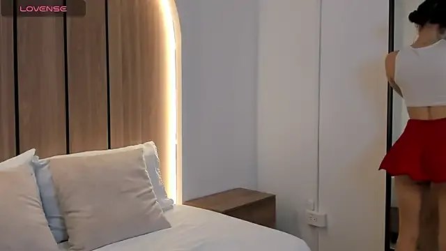 Freechat cloee20_ on StripChat