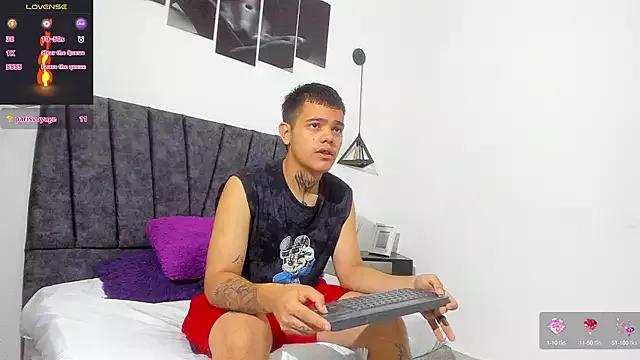 Couple_gay_kinky from StripChat is Freechat