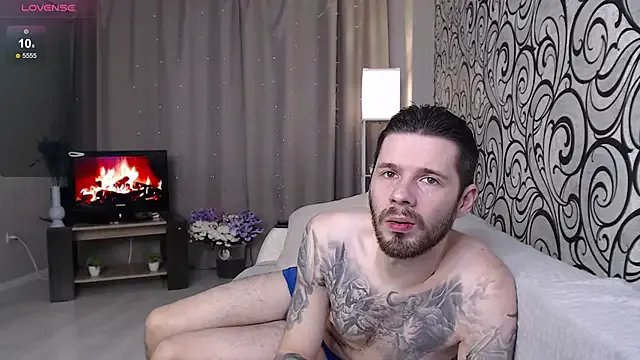 coupleeyess from StripChat is Freechat