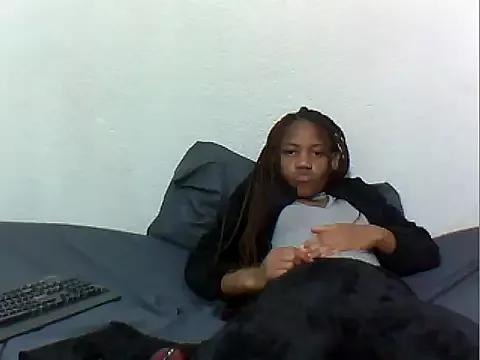 CreamyYellow from StripChat is Freechat