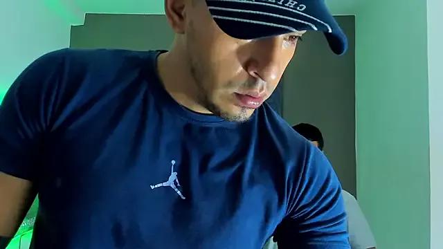CrisAndErick from StripChat is Freechat