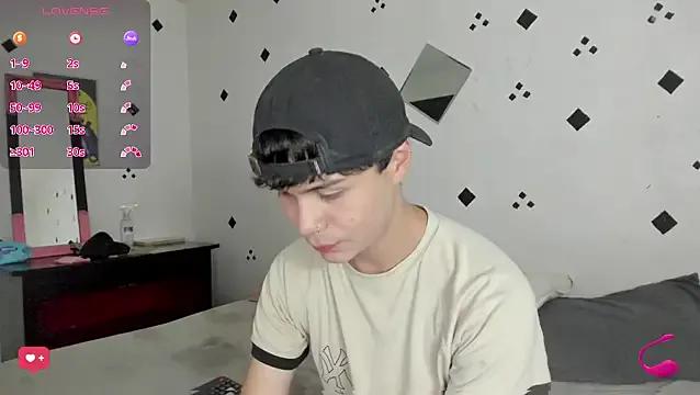 crushnier1 from StripChat is Freechat