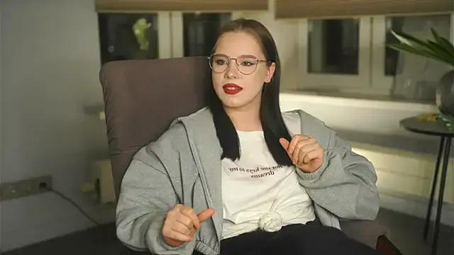 CrystaSvendsen from StripChat is Freechat