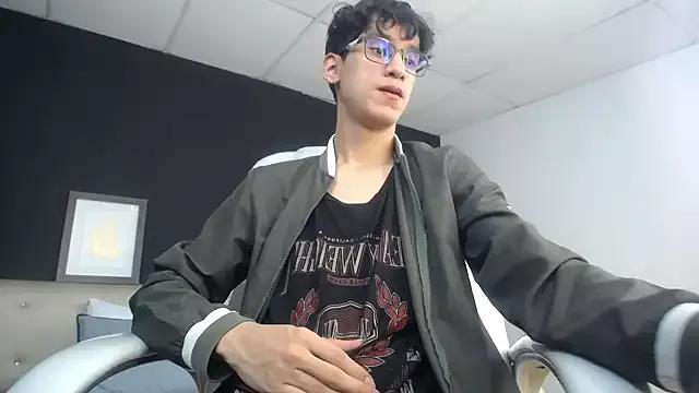 Cum_hunters from StripChat is Freechat