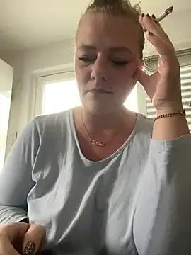 Curvyveri93 from StripChat is Freechat