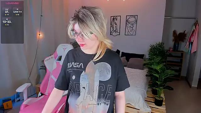 Try girls webcam shows. Sweet cute Free Performers.