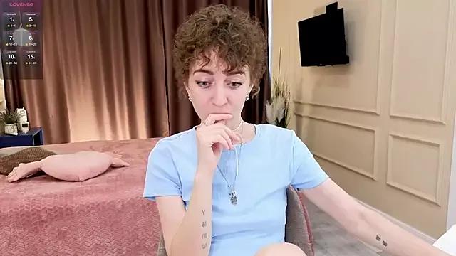 daniellia_ from StripChat is Freechat