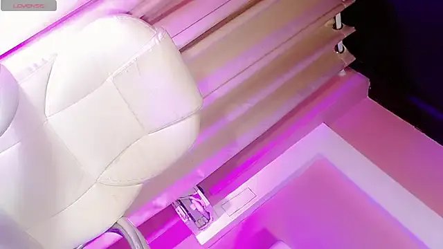 Freechat Daphnne_XXX on StripChat