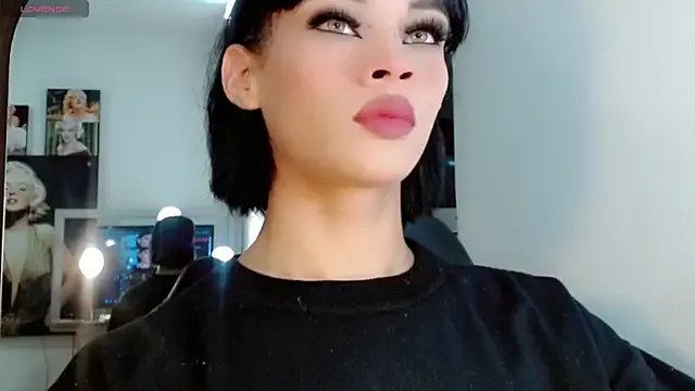 Freechat Daphnne_XXX on StripChat