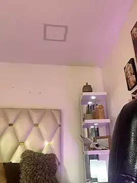 Freechat Daphnne_XXX on StripChat