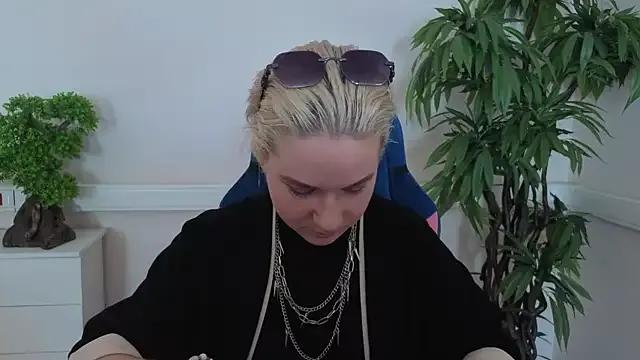 DeannaMartin from StripChat is Freechat