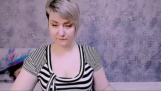 Djullia from StripChat is Freechat
