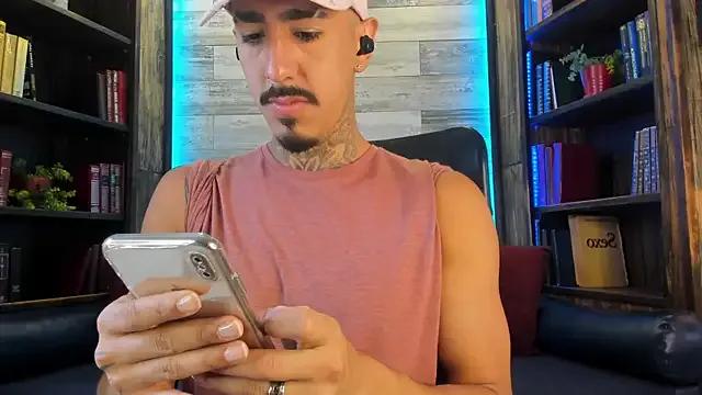 Donovan_Desmond from StripChat is Freechat