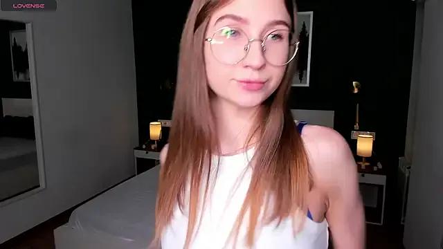 EditaBand from StripChat is Freechat