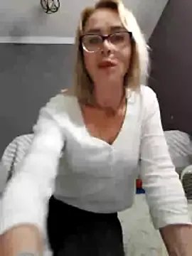 ElenabonyX from StripChat is Freechat