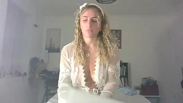 ElenaGreyy from StripChat is Freechat